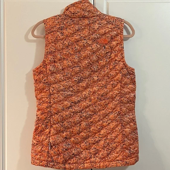 The North Face Women’s M Thermoball Vest - Picture 4 of 5
